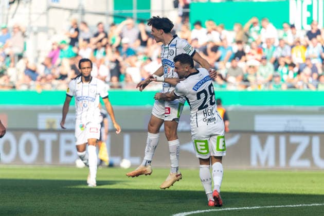 SOCCER - BL, Rapid vs Sturm VIENNA,AUSTRIA,30.AUG.26 - SOCCER - ADMIRAL Bundesliga, SK Rapid Wien vs SK Sturm Graz. Image shows the rejoicing of Juergen Heil and Belmin Beganovic (Sturm).  GEPAxpictures xPhilippxBrem