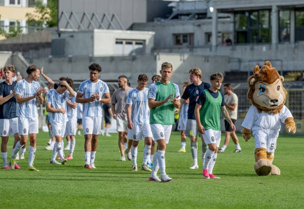 The TSV 1860 Munich players, including the mascot Sechzgerl, thank the fans for their support after the game: GER, TSV 1860 Munich vs. TSV Landsberg 1882, Soccer, Bavarian Regional League, Matchday 6, 2026–2027 Season, August 30, 2026 DFL DFB REGULATIONS PROHIBIT ANY USE OF PHOTOGRAPHS as IMAGE SEQUENCES and or QUASI-VIDEO Photo: HMB Media, Heike Feiner Copyright: HMBxMedia HeikexFeiner