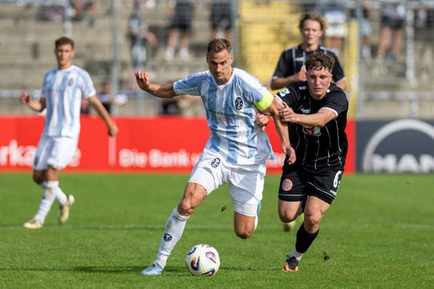Dennis Dressel 14 (TSV 1860 Munich) in a tackle with Lukas Bettrich 6 (TSV Landsberg), TSV 1860 Munich vs. TSV Landsberg, Soccer, Bavarian Regional League, Matchday 6, August 30, 2026. DFB regulations prohibit any use of photographs as image sequences and or quasi-video. Munich, Bavaria, Germany Copyright: xkolbert-press UlrichxGamelx
