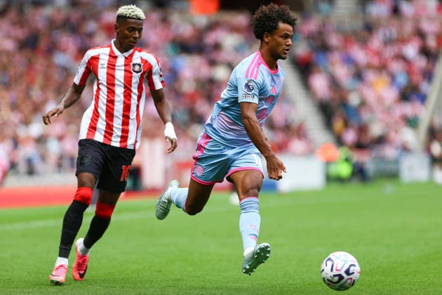 Stadium of Light SUNDERLAND, ENGLAND, AUGUST 30: Nilson Angulo of Sunderland AFC (L) is evaded by Oscar Bobb of Fulham FC (R) during a Premier League 2026-27 match between Sunderland and Fulham at Stadium of Light on August 30, 2026 in Sunderland, England. (Photo by Zach Forster Sports Press Photo) (Zach Forster Sports Press Photo SPP) Copyright: xZachxForster SportsxPressxPhotox xSPPx Sportspressphoto_SPR219808