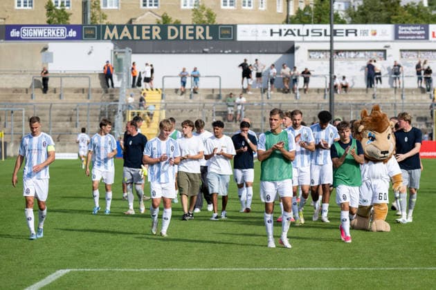 The TSV 1860 team after the game, a 1-1 draw, to the fans, TSV 1860 Munich vs. TSV Landsberg, soccer, Bavarian Regional League, Matchday 6, August 30, 2026. DFB regulations prohibit any use of photographs as image sequences and or quasi-video. Munich, Bavaria, Germany Copyright: xkolbert-press UlrichxGamelx