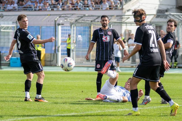 Florian Niederlechner 7 of TSV 1860 Munich attempts a bicycle kick, TSV 1860 Munich vs. TSV Landsberg, soccer, Bavarian Regional League, Matchday 6, August 30, 2026. DFB regulations prohibit any use of photographs as image sequences and or quasi-video. Munich, Bavaria, Germany Copyright: xkolbert-press UlrichxGamelx