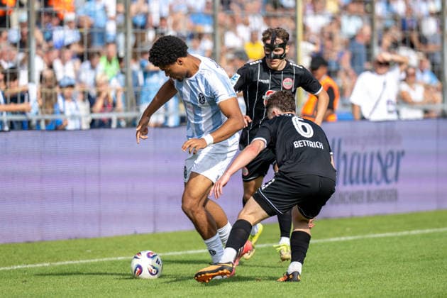 Adrian Calderon 12 (TSV 1860 Munich) in a tackle with Lukas Bettrich 6 (TSV Landsberg), TSV 1860 Munich vs. TSV Landsberg, Soccer, Bavarian Regional League, Matchday 6, August 30, 2026. DFB regulations prohibit any use of photographs as image sequences and or quasi-video. Munich, Bavaria, Germany Copyright: xkolbert-press UlrichxGamelx