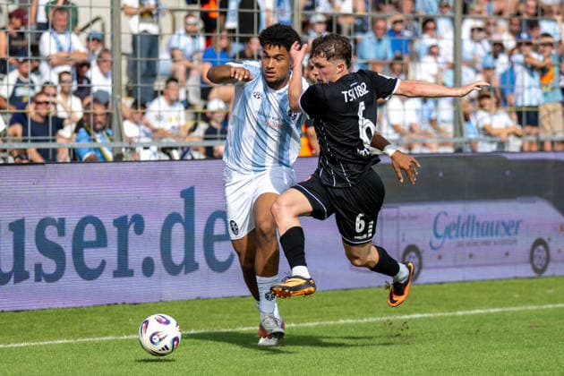 Adrian Calderon 12 (TSV 1860 Munich) in a tackle with Lukas Bettrich 6 (TSV Landsberg), TSV 1860 Munich vs. TSV Landsberg, Soccer, Bavarian Regional League, Matchday 6, August 30, 2026. DFB regulations prohibit any use of photographs as image sequences and or quasi-video. Munich, Bavaria, Germany Copyright: xkolbert-press UlrichxGamelx