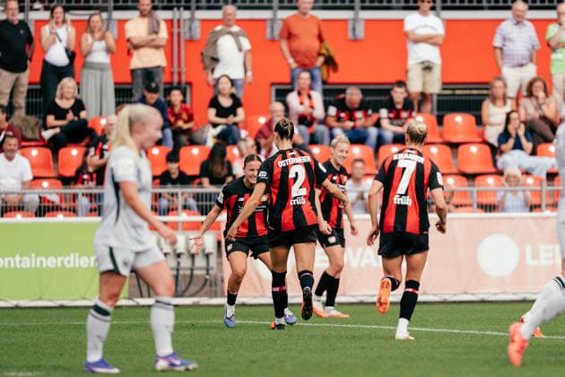 30.08.26, Women, Football, Google Pixel Frauen Bundesliga, Season 2026 2027, Bayer 04 Leverkusen - VfL Wolfsburg, Matchday 2 Selina Ostermeier ( 2 - Bayer 04 Leverkusen) scoring the goal for the 1:1, celebration with the team Leverkusen Ulrich-Haberland-Stadion NRW Deutschland