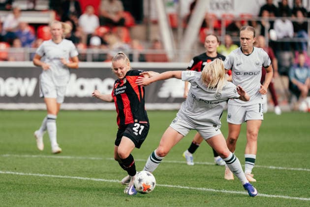 30.08.26, Women, Football, Google Pixel Frauen Bundesliga, Season 2026 2027, Bayer 04 Leverkusen - VfL Wolfsburg, Matchday 2 Vanessa Fudalla ( 21 - Bayer 04 Leverkusen) in a duel Leverkusen Ulrich-Haberland-Stadion NRW Deutschland