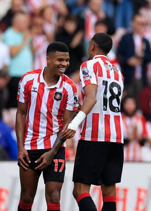 Sunderland v Fulham Premier League Reinildo Mandava of Sunderland (left) and Wilson Isidor of Sunderland celebrate at full time during the Premier League match at the Stadium of Light, Sunderland 30 08 2026 UK Newspapers OUT Copyright: xFredxPalmerx FIL-23863-0093