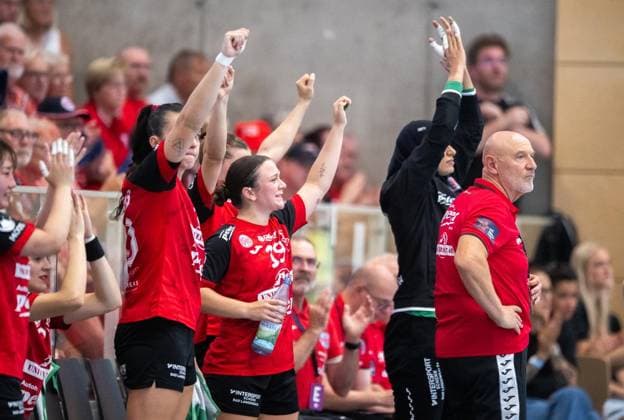 WOMEN S HANDBALL 2026–2027 1ST BUNDESLIGA, MATCHDAY 1: THC BUXTEHUDER SV ** FOR EDITORIAL USE ONLY ** EDITORIAL USE ONLY ** p 30 08 2026 Bad Langensalza Women s Handball 1st Bundesliga Women s Season 2026–2027 Salzhalle Match Day 1 Thüringer HC vs. Buxtehuder SV Photo by Sabrina Tröster 19 Thüringer HC, Coach Herbert Mueller, Thüringer HC, Germany, Thuringia, Bad Langensalza. Copyright SaschaxFromm Copyright: SaschaxFromm doc87dwcqvhx2s115sofoct ,EDITORIAL USE ONLY Copyright: SaschaxFromm