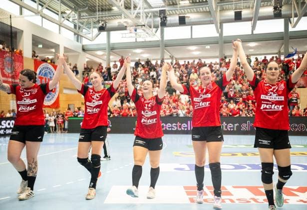 WOMEN S HANDBALL 2026–2027 1ST BUNDESLIGA MATCHDAY THC BUXTEHUDER SV ** FOR EDITORIAL USE ONLY ** EDITORIAL USE ONLY ** p 30 08 2026 Bad Langensalza Women’s Handball 1st Bundesliga Women’s Season 2026–2027 Salzhalle Matchday 1 Thüringer HC vs. Buxtehuder SV in the photo: Jolina Huhnstock 45 Thüringer HC, Sabrina Tröster 19 Thüringer HC, Levke Kretschmann 17 Thüringer HC, Kelly De Abreu Rosa 77 Thüringer HC, and Macela Arounian 36 Thüringer HC Germany Thuringia Bad Langensalza Copyright SaschaxFromm Copyright: SaschaxFromm doc87dwcr5b0rs1bubsw1i4q ,EDITORIAL USE ONLY Copyright: SaschaxFromm