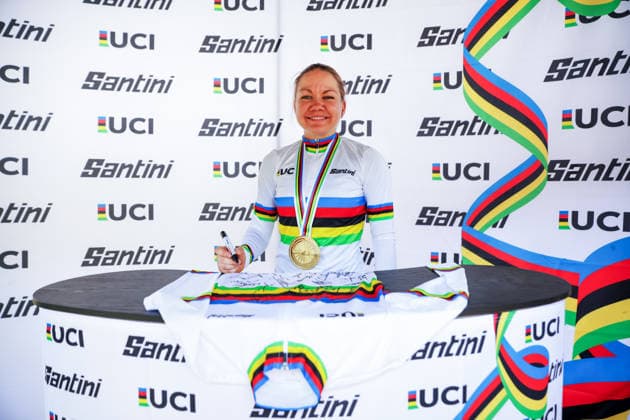 2026 UCI Mountain Bike World Championships Picture by Ed Sykes SWpix.com - 30 08 2026 - Cycling - 2026 UCI Mountain Bike World Championships - Val di Sole, Trentino, Italy - Cross-country Olympic (XCO) - Women Elite Podium - Sina Frei (Switzerland) signing the Santini Rainbow Jersey Copyright: x xSWpix.comx(t axPhotographyxHubxLtd)xEdxSykes SWpix.comx SWP-3030-21621