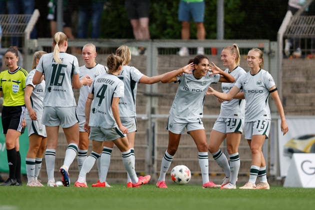 Fußball I Frauen I Bundesliga I Saison 2026-2027 I 2. Spieltag I Bayer 04 Leverkusen - VfL Wolfsburg I 30.08.2026 Cora Zicai (28, VfL Wolfsburg) jubelt mit ihrem Team nach dem 2:1 Führungstreffer für VfL Wolfsburg Torjubel Leverkusen Ulrich-Haberland-Stadion Niedersachsen Deutschland *** Soccer I Women s I Bundesliga I 2026–2027 Season I Matchday 2 I Bayer 04 Leverkusen vs. VfL Wolfsburg I August 30, 2026 Cora Zicai 28, VfL Wolfsburg celebrates with their team after taking a 2–1 lead. Goal celebration at the Ulrich Haberland Stadium in Lower Saxony, Germany. Copyright: xLobeca CedricxSiefkerx