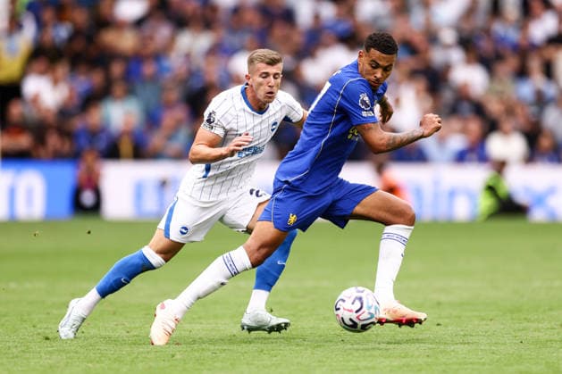 Chelsea gegen Brighton Hove Albion, 30. August 2026, London, Premier League, Fußball: Chelsea gegen Brighton Hove Albion. Morgan Rogers von Chelsea und Joao Costinha von Brighton Hove Albion. Foto: Jacques Feeney, Offside, London, Großbritannien  Copyright: xJacquesxFeeneyx xOffsidexOffside