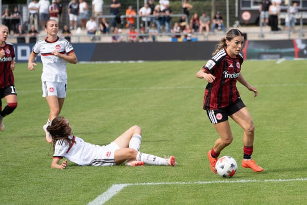 30.08.2026, xhfmx, Fussball Google Pixel Frauen-Bundesliga, Eintracht Frankfurt - 1.FC Nürnberg Ereleta Memeti (Eintracht Frankfurt, 7) im Zweikampf mit Gegenspielerin Frankfurt am Main *** August 30, 2026, xhfmx, Soccer, Google Pixel, Women s Bundesliga, Eintracht Frankfurt vs. 1. FC Nürnberg, Ereleta Memeti (Eintracht Frankfurt), No. 7 in a tackle with an opponent, Frankfurt am Main