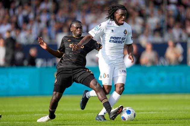 VELSEN-ZUID , 30-08-2026 , BUKO Stadion , season 2026 2027 , Dutch Eredivisie football , match between Telstar and Ajax , Picture shows Ajax player Jorthy Mokio, Telstar player Jelani Seedorf Telstar - Ajax  x206250242x Copyright: