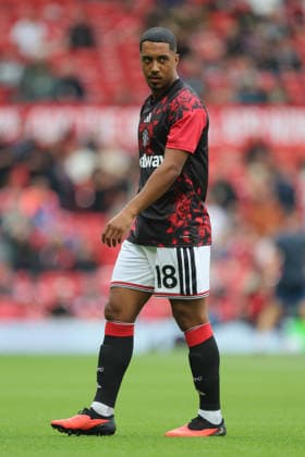Manchester United, ManU v Ipswich Town - Premier League 2026 27 Youri Tielemans of Manchester United warms up before the Premier League 2026 27 match between Manchester United and Ipswich Town at Old Trafford on August 30, 2026 in Manchester, England. WARNING! This Photograph May Only Be Used For Newspaper And Or Magazine Editorial Purposes. May Not Be Used For Publications Involving 1 player, 1 Club Or 1 Competition Without Written Authorisation From Football DataCo Ltd. For Any Queries, Please Contact Football DataCo Ltd on +44 (0) 207 864 9121 Manchester Old Trafford England United Kingdom Copyright: xAllstarxPicturexLibraryxLtdx