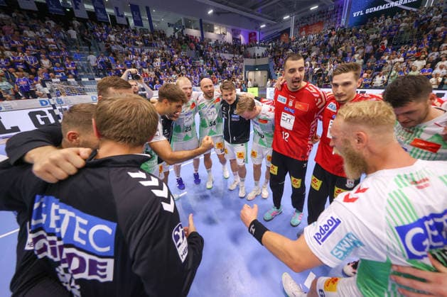August 30, 2026, xtgx, Opel HBL Handball, VfL Gummersbach vs. SC Magdeburg emspor, from left: Magdeburg celebrates the victory; Gummersbach celebrates after the game