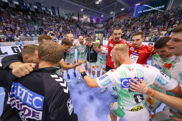 August 30, 2026, xtgx, Opel HBL Handball, VfL Gummersbach vs. SC Magdeburg emspor, from left: Magdeburg celebrates the victory; Gummersbach celebrates after the game