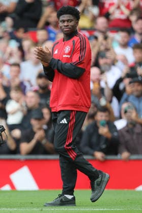 Manchester United, ManU v Ipswich Town - Premier League 2026 27 Carlos Baleba of Manchester United applauds the fans before the Premier League 2026 27 match between Manchester United and Ipswich Town at Old Trafford on August 30, 2026 in Manchester, England. WARNING! This Photograph May Only Be Used For Newspaper And Or Magazine Editorial Purposes. May Not Be Used For Publications Involving 1 player, 1 Club Or 1 Competition Without Written Authorisation From Football DataCo Ltd. For Any Queries, Please Contact Football DataCo Ltd on +44 (0) 207 864 9121 Manchester Old Trafford England United Kingdom Copyright: xAllstarxPicturexLibraryxLtdx