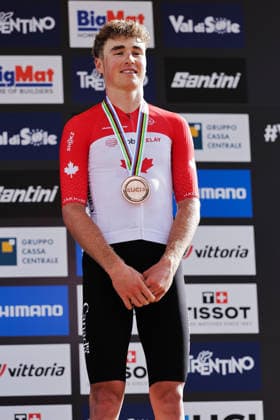 2026 UCI Mountain Bike World Championships Picture by Alex Whitehead SWpix.com - 30 08 2026 - Cycling - 2026 UCI Mountain Bike World Championships - Val di Sole, Trentino, Italy - Cross-country Olympic (XCO) - Men Elite Podium - Cole Punchard (Canada) receiving the Bronze Medal Copyright: x xSWpix.comx(t axPhotographyxHubxLtd)xAlexxWhitehead SWpix.comx SWP-3030-21635