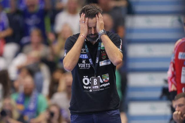August 30, 2026, xtgx, Opel HBL Handball, VfL Gummersbach vs. SC Magdeburg emspor, from left: Bennet Wiegert (Magdeburg), coach looks disappointed, looks dejected, disappointed Gummersbach