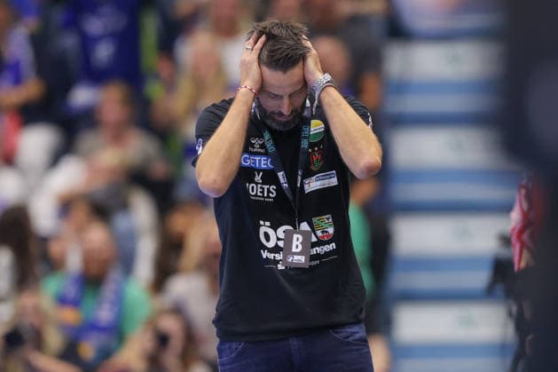 August 30, 2026, xtgx, Opel HBL Handball, VfL Gummersbach vs. SC Magdeburg emspor, from left: Bennet Wiegert (Magdeburg), coach looks disappointed, looks dejected, disappointed Gummersbach