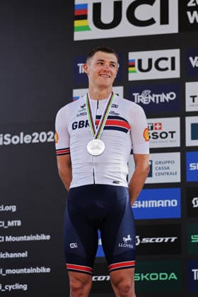 2026 UCI Mountain Bike World Championships Picture by Alex Whitehead SWpix.com - 30 08 2026 - Cycling - 2026 UCI Mountain Bike World Championships - Val di Sole, Trentino, Italy - Cross-country Olympic (XCO) - Men Elite Podium - Charlie Aldridge (Great Britain) receiving the Silver Medal Copyright: x xSWpix.comx(t axPhotographyxHubxLtd)xAlexxWhitehead SWpix.comx SWP-3030-21639