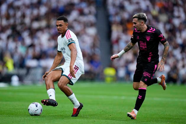 ESP: Real Madrid - Malaga CF. La Liga EA Sports. Matchday 3. Trent Alexander-Arnold of Real Madrid CF and Joaquin Munoz of Malaga CF during the La Liga EA Sports match between Real Madrid and Malaga CF played at Santiago Bernabeu Stadium on 30 Aug 2026 in Madrid, Spain. kpng Copyright: xCesarxCebollax xPRESSINPHOTOx PS_2627_RMA_MAL_012