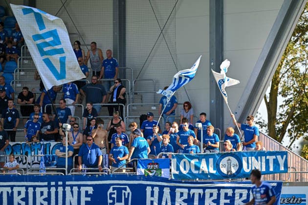 SOCCER - BL, Hartberg vs Ried HARTBERG,AUSTRIA,30.AUG.26 - SOCCER - ADMIRAL Bundesliga, TSV Hartberg vs SV Ried. Image shows fans of Hartberg.  GEPAxpictures xAvnixRetkoceri