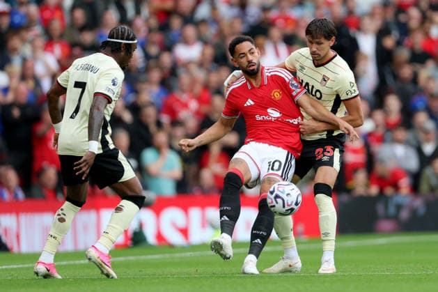Manchester United, ManU v Ipswich Town - Premier League 2026 27 Abdul Fatawu of Ipswich Town, Matheus Cunha of Manchester United and Sasa Lukic of Ipswich Town challenge during the Premier League 2026 27 match between Manchester United and Ipswich Town at Old Trafford on August 30, 2026 in Manchester, England. WARNING! This Photograph May Only Be Used For Newspaper And Or Magazine Editorial Purposes. May Not Be Used For Publications Involving 1 player, 1 Club Or 1 Competition Without Written Authorisation From Football DataCo Ltd. For Any Queries, Please Contact Football DataCo Ltd on +44 (0) 207 864 9121 Manchester Old Trafford England United Kingdom Copyright: xAllstarxPicturexLibraryxLtdx