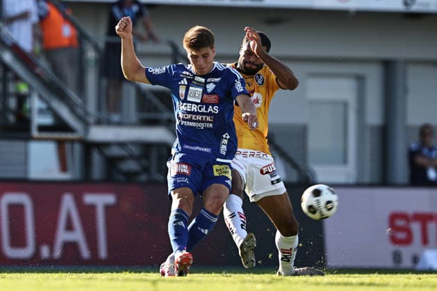 SOCCER - BL, Hartberg vs Ried HARTBERG,AUSTRIA,30.AUG.26 - SOCCER - ADMIRAL Bundesliga, TSV Hartberg vs SV Ried. Image shows Marco Hoffmann (Hartberg) and Yusuf Maart (Ried).  GEPAxpictures xChrisxBauer