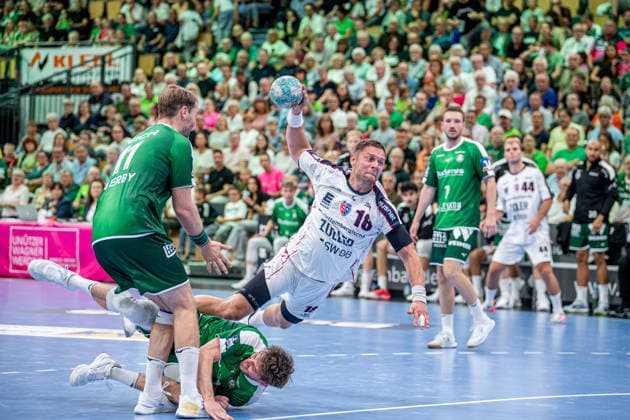 OPEL Handball Bundesliga: HSG Wetzlar vs. SG BBM Bietigheim, 30 08 26 16b, Niklas Theiß (HSG Wetzlar), 9, Petter Oeverby (HSG Wetzlar), 11, Dominik Mappes, HSG Wetzlar, 7, Mathias Larson, SG BBM Bietigheim, 44, OPEL Handball Bundesliga: HSG Wetzlar vs. SG BBM Bietigheim, Wetzlar, August 30, 26 Copyright: xBEAUTIFULxSPORTS Roeczeyx
