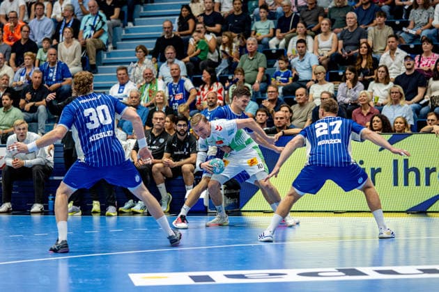 Opel Handball Bundesliga, VfL Gummersbach vs. SC Magdeburg, August 30, 2026: Tom Kiesler (VfL Gummersbach) 30, Gisli Thorgeir Kristjansson (SC Magdeburg) 10, Kay Smits (VfL Gummersbach) 31, Kristjan Horžen, VfL Gummersbach 27, Opel Handball Bundesliga, VfL Gummersbach vs. SC Magdeburg, August 30, 2026 Copyright: xBEAUTIFULxSPORTS Erlhofx
