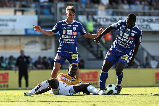 SOCCER - BL, Hartberg vs Ried HARTBERG,AUSTRIA,30.AUG.26 - SOCCER - ADMIRAL Bundesliga, TSV Hartberg vs SV Ried. Image shows Manuel Pfeifer (Hartberg), Pape Sissoko (Ried) and Youba Diarra (Hartberg).  GEPAxpictures xChrisxBauer