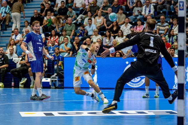Opel Handball Bundesliga, VfL Gummersbach vs. SC Magdeburg, August 30, 2026: Tom Kiesler (VfL Gummersbach) 30, Matthias Musche (SC Magdeburg) 6, Ignacio Biosca (VfL Gummersbach) 1, Opel Handball Bundesliga, VfL Gummersbach vs. SC Magdeburg, August 30, 2026 Copyright: xBEAUTIFULxSPORTS Erlhofx