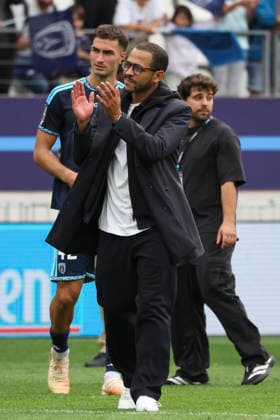 FOOTBALL : Paris FC Vs OGC Nice - Ligue 1 - 30 08 2026 Liam Rosenior (Paris FC) - Diego Coppola (Paris FC) ParisFrance  Copyright: xMichaelxBaucherx