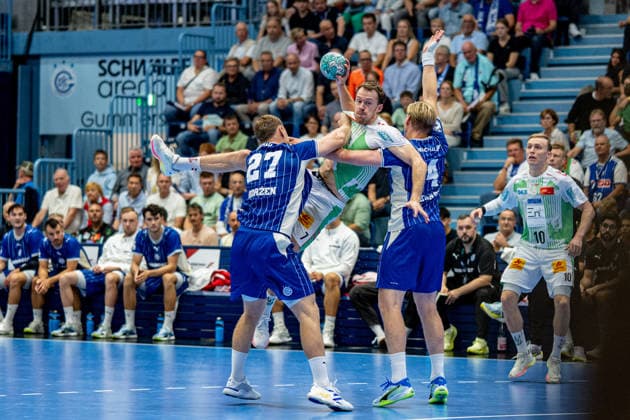 Opel Handball Bundesliga, VfL Gummersbach vs. SC Magdeburg, August 30, 2026 Kristjan Horžen (VfL Gummersbach) 27, Felix Claar, SC Magdeburg 7, Ellidi Vidarsson, VfL Gummersbach 4, Gisli Thorgeir Kristjansson, SC Magdeburg 10, Opel Handball Bundesliga, VfL Gummersbach vs. SC Magdeburg, August 30, 2026 Copyright: xBEAUTIFULxSPORTS Erlhofx