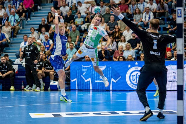 Opel Handball Bundesliga, VfL Gummersbach vs. SC Magdeburg, August 30, 2026 Ellidi Vidarsson (VfL Gummersbach) 4, Felix Claar (SC Magdeburg) 7, Ignacio Biosca (VfL Gummersbach) 1, Opel Handball Bundesliga, VfL Gummersbach vs. SC Magdeburg, August 30, 2026 Copyright: xBEAUTIFULxSPORTS Erlhofx