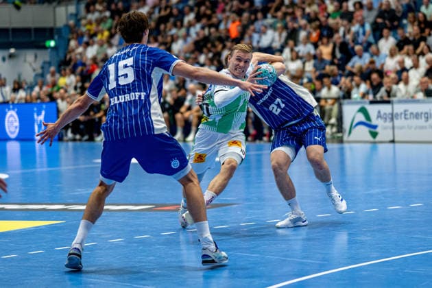 Opel Handball Bundesliga, VfL Gummersbach vs. SC Magdeburg, August 30, 2026: Miro Schluroff (VfL Gummersbach) 15, Gisli Thorgeir Kristjansson (SC Magdeburg) 10, Kristjan Horžen (VfL Gummersbach) 27, Opel Handball Bundesliga, VfL Gummersbach vs. SC Magdeburg, August 30, 2026 Copyright: xBEAUTIFULxSPORTS Erlhofx