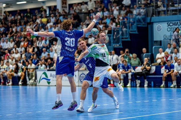Opel Handball Bundesliga, VfL Gummersbach vs. SC Magdeburg, August 30, 2026: Tom Kiesler (VfL Gummersbach) 30, Kristjan Horžen (VfL Gummersbach) 27, Omar Ingi Magnusson (SC Magdeburg) 14, Opel Handball Bundesliga, VfL Gummersbach vs. SC Magdeburg, August 30, 2026 Copyright: xBEAUTIFULxSPORTS Erlhofx