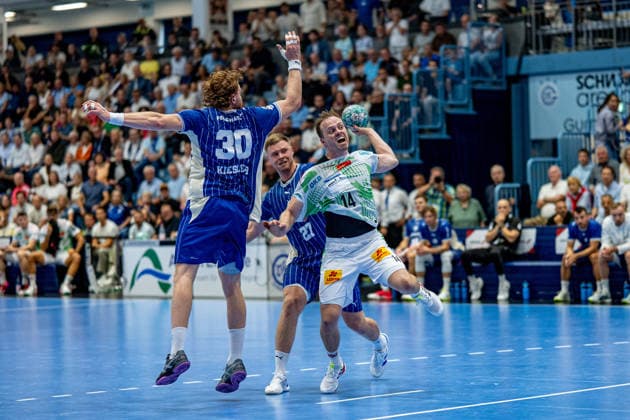 Opel Handball Bundesliga, VfL Gummersbach vs. SC Magdeburg, August 30, 2026: Tom Kiesler (VfL Gummersbach) 30, Kristjan Horžen (VfL Gummersbach) 27, Omar Ingi Magnusson (SC Magdeburg) 14, Opel Handball Bundesliga, VfL Gummersbach vs. SC Magdeburg, August 30, 2026 Copyright: xBEAUTIFULxSPORTS Erlhofx