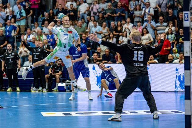 Opel Handball Bundesliga, VfL Gummersbach vs. SC Magdeburg, August 30, 2026 Matthias Musche (SC Magdeburg) 6, Bertram Obling (VfL Gummersbach) 16, Opel Handball Bundesliga, VfL Gummersbach vs. SC Magdeburg, August 30, 2026 Copyright: xBEAUTIFULxSPORTS Erlhofx