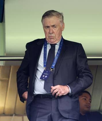 Premier League - Chelsea v Brighton & Hove Albion LONDON, ENGLAND, AUGUST 30: Carlo Ancelotti manager of Brazil national team, Nationalteam watching on during the Premier League match between Chelsea v Brighton & Hove Albion at Stamford Bridge Stadium, London, England, on August 30. (Photo by Daniel Weir) London Stamford Bridge Stadium England Copyright: xDanielxWeir SportsxPressxPhotox Sportspressphoto_SPR219851