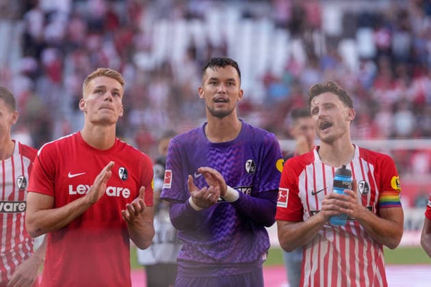 Philipp Lienhart (SC Freiburg, 03), Mio Backhaus (SC Freiburg, 01), Maximilian Eggestein (SC Freiburg, 08), Die Mannschaft bedankt sich bei den Fans und Ultras nach dem Spiel , Deutschland, Fussball, 1. Bundesliga, 1.Spieltag, 2026 2027, SC Freiburg vs. SV Werder Bremen, 30.08.2026, Europa-Park Stadion, Freiburg Freiburg Europa-Park Stadion Baden-Württemberg Deutschland *** Philipp Lienhart, SC Freiburg, 03; Mio Backhaus, SC Freiburg, 01; Maximilian Eggestein, SC Freiburg, 08; The team thanks the fans and ultras after the game; Germany, Soccer, Bundesliga 1, Matchday 1, 2026–2027, SC Freiburg vs. SV Werder Bremen, August 30, 2026, Europa-Park Stadium, Freiburg, Freiburg, Europa-Park Stadium, Baden-Württemberg, Germany Copyright: xArnexAmbergx