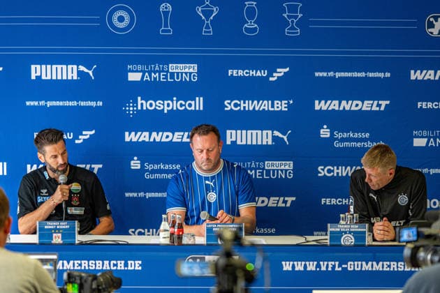 Opel Handball Bundesliga, VfL Gummersbach vs. SC Magdeburg, August 30, 2026: Bennet Wiegert, coach of SC Magdeburg, and Dirk Hartmann and Gudjon Valur Sigurdsson, coaches of VfL Gummersbach, at the Opel Handball Bundesliga press conference, VfL Gummersbach vs. SC Magdeburg, August 30, 2026 Copyright: xBEAUTIFULxSPORTS Erlhofx