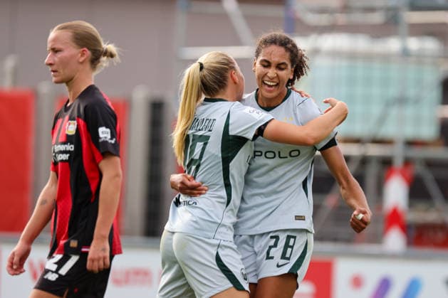Leverkusen, Deutschland: 30.08.2026 - 1. Frauenbundesliga 2026 2027 - Bayer Leverkusen Frauen vs. VfL Wolfsburg Frauen Im Bild: v.li. die Dritte Torschützin Cora Zicai (Wolfsburg) macht das Tor zum 2:1 für Wolfsburg und jubelt mit Anny Kerim-Lindland (Wolfsburg) *** Leverkusen, Germany August 30, 2026 Women s Bundesliga 2026–2027 Bayer Leverkusen Women vs. VfL Wolfsburg Women Pictured from left: Cora Zicai, Wolfsburg’s third goal scorer, scores the goal to make it 2–1 for Wolfsburg and celebrates with Anny Kerim Lindland, Wolfsburg Copyright: HMBxMedia MadeleinexFantini