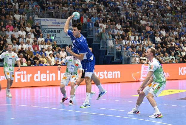 Nikola Roganovic of VfL Gummersbach, age 23, breaks through the circle and takes a shot. GER, VfL Gummersbach vs. SC Magdeburg, Handball, Opel Bundesliga, VfL Gummersbach, 1st Division, 2026–2027 season, Matchday 1, Schwalbe Arena, Gummersbach, August 30, 2026 GER, VfL Gummersbach vs. SC Magdeburg, Handball 1, Opel Bundesliga, VfL Gummersbach, 1st Division, 2026–2027 season, Matchday 1, Schwalbe Arena, Gummersbach, August 30, 2026, Gummersbach Copyright: xEibner-Pressefoto JuergenxAugstx EP_JAT