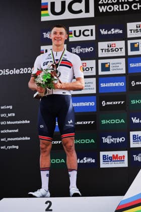 2026 UCI Mountain Bike World Championships Picture by Alex Whitehead SWpix.com - 30 08 2026 - Cycling - 2026 UCI Mountain Bike World Championships - Val di Sole, Trentino, Italy - Cross-country Olympic (XCO) - Men Elite Podium - Charlie Aldridge (Great Britain) receiving the Silver Medal Copyright: x xSWpix.comx(t axPhotographyxHubxLtd)xAlexxWhitehead SWpix.comx SWP-3030-21658