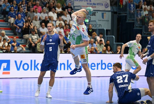 Tilen Kodrin (VfL Gummersbach), 5 vs. Magnus Saugstrup (SC Magdeburg), 23 GER, VfL Gummersbach vs. SC Magdeburg, 1 Handball, Opel Bundesliga, VfL Gummersbach, 1st Division, 2026–2027 Season, Matchday 1, Schwalbe Arena, Gummersbach, August 30, 2026, Germany, VfL Gummersbach vs. SC Magdeburg, Handball, Opel Bundesliga, VfL Gummersbach, 1st Division, 2026–2027 season, Matchday 1, Schwalbe Arena, Gummersbach, August 30, 2026, Gummersbach Copyright: xEibner-Pressefoto JuergenxAugstx EP_JAT