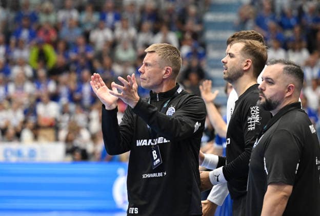 Gudjon Valur Sigurdsson, VfL Gummersbach, Coach applauds GER, VfL Gummersbach vs. SC Magdeburg, 1 Handball, Opel Bundesliga, VfL Gummersbach, 1st Division, 2026–2027 Season, Matchday 1, Schwalbe Arena, Gummersbach, August 30, 2026 GER, VfL Gummersbach vs. SC Magdeburg, Handball 1, Opel Bundesliga, VfL Gummersbach, 1st League, 2026–2027 season, Matchday 1, Schwalbe Arena, Gummersbach, August 30, 2026, Gummersbach Copyright: xEibner-Pressefoto JuergenxAugstx EP_JAT