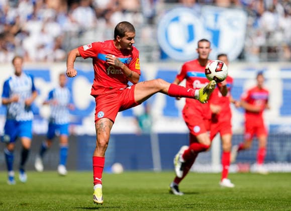 John Tolkin (Holstein Kiel, 47) kontrolliert den Ball. GER, 1. FC Magdeburg vs Holstein Kiel, 2. Bundesliga, 3. Spieltag, Saison 2026-27, Avnet Arena, Magdeburg, 30.08.2026 DFL REGULATIONS PROHIBIT ANY USE OF PHOTOGRAPHS AS IMAGE SEQUENCES AND OR QUASI-VIDEO GER, 1. FC Magdeburg vs Holstein Kiel, 2. Bundesliga, 3. Spieltag, Saison 2026-27, 30.08.2026 Magdeburg *** John Tolkin of Holstein Kiel, No. 47, controls the ball. GER, 1. FC Magdeburg vs. Holstein Kiel, 2. Bundesliga, Matchday 3, 2026–27 season, Avnet Arena, Magdeburg, August 30, 2026 DFL REGULATIONS PROHIBIT ANY USE OF PHOTOGRAPHS AS IMAGE SEQUENCES AND OR QUASI-VIDEO GER, 1 FC Magdeburg vs. Holstein Kiel, 2. Bundesliga, Matchday 3, 2026–27 Season, August 30, 2026, Magdeburg Copyright: xEibner-Pressefoto ScottxColemanx EP_SCN